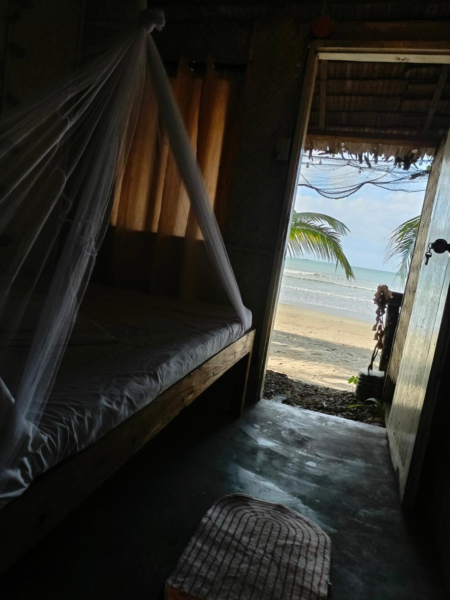 Bucana Beach Camp Эль-Нидо Экстерьер фото